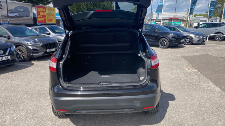 Nissan Qashqai 1.5 dCi N-Connecta 5dr Diesel Hatchback